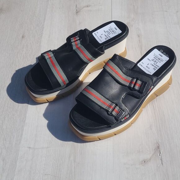 Sorel Joanie III Slide Women's Black and Red Sandals size 9 NWT in box - Picture 9 of 12